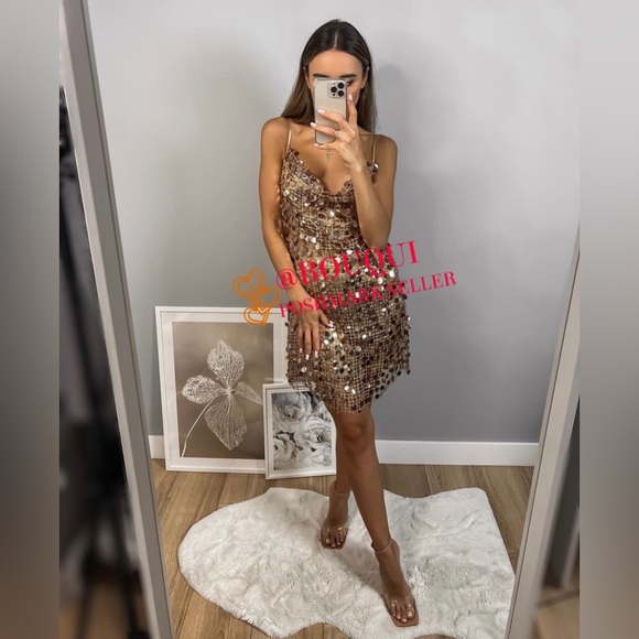 BLOGGERS FAV ZARA GOLDEN SEQUIN MINI DRESS - Picture 4 of 9